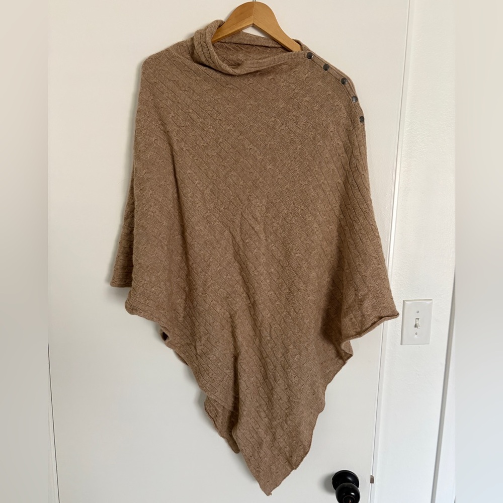 Seraphine cable knit nursing cover